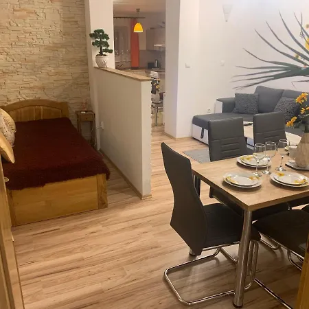 Slunecnice S Terasou *