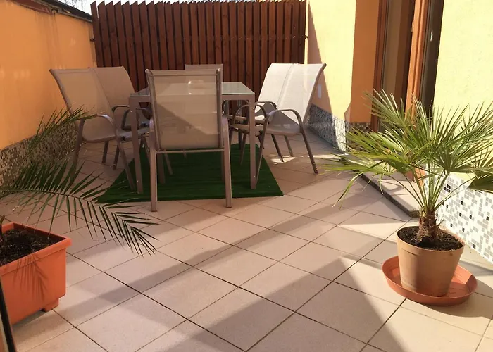 Slunecnice S Terasou Appartement *