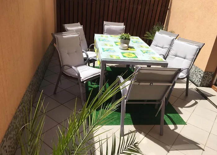 Slunecnice S Terasou 아파트